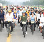 Fit INDIA Sunday: डॉ. मनसुख मांडविया ने ‘फिट इंडिया संडे ऑन साइकिल’ पहल के तहत सांसदों के साथ साइकिल चलाई